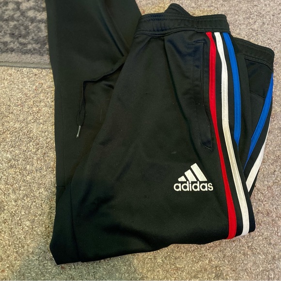 Adidas active sport wear with zippers on the bottom Large regular fit - Picture 3 of 4